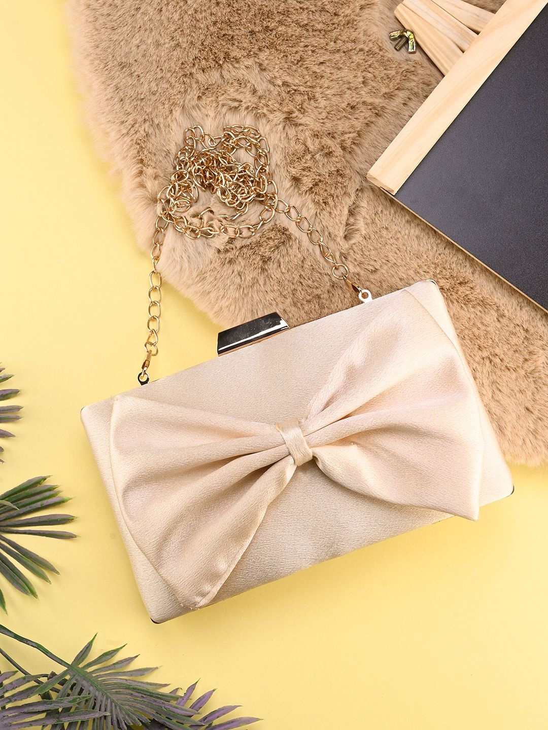 

DressBerry Off White Bow Velvet Box Party Clutch