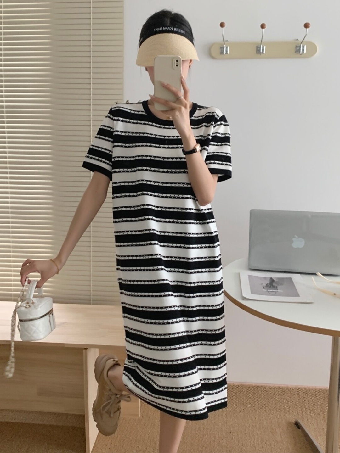 

StyleCast Black & White Round Neck Striped T-shirt Dress