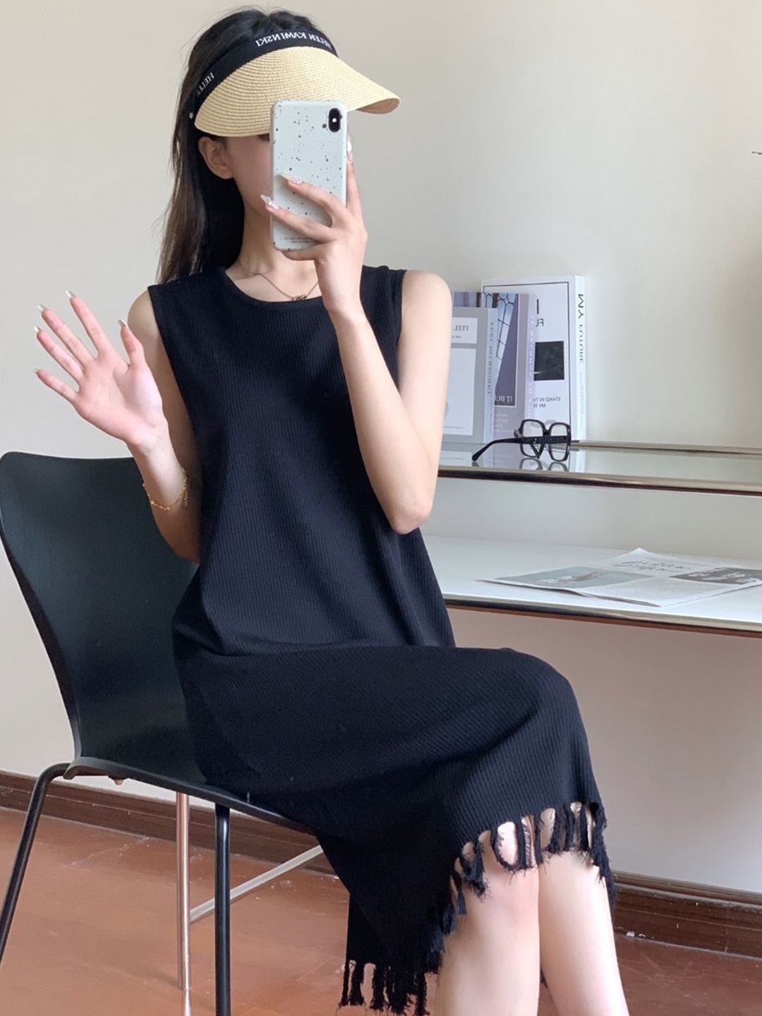 

StyleCast Black Round Neck Sleeveless Sheath Dress