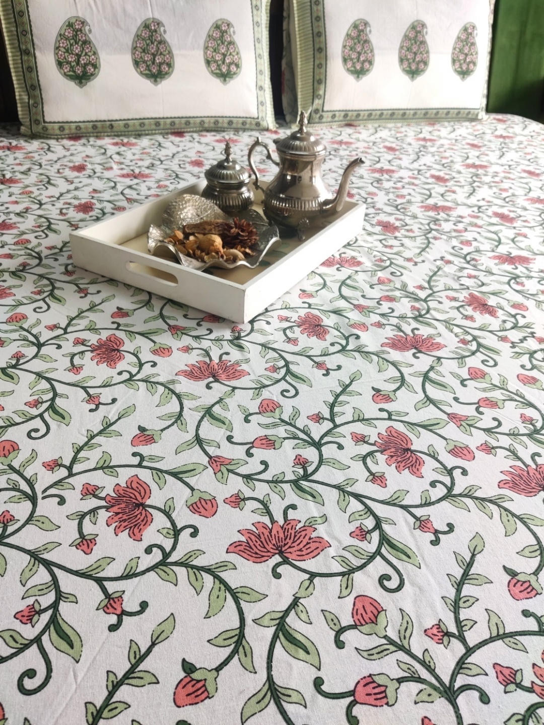 

Feels Like Home White & Pink Floral 260 TC King Bedsheet With 2 Pillow Covers