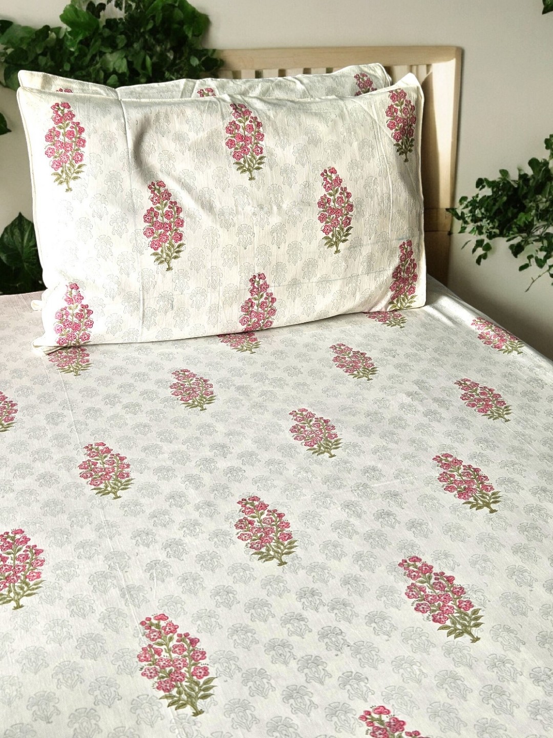 

Feels Like Home Pink Ethnic Motifs 300 TC Cotton King Bedsheet with 2 Pillow Covers