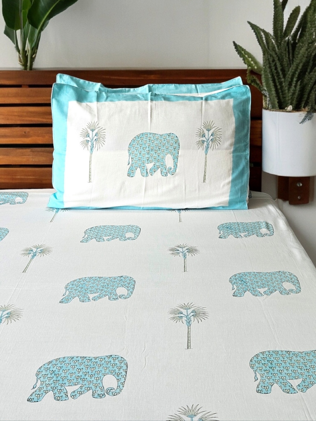 

Feels Like Home Blue Ethnic Motifs 300 TC Cotton King Bedsheet with 2 Pillow Covers