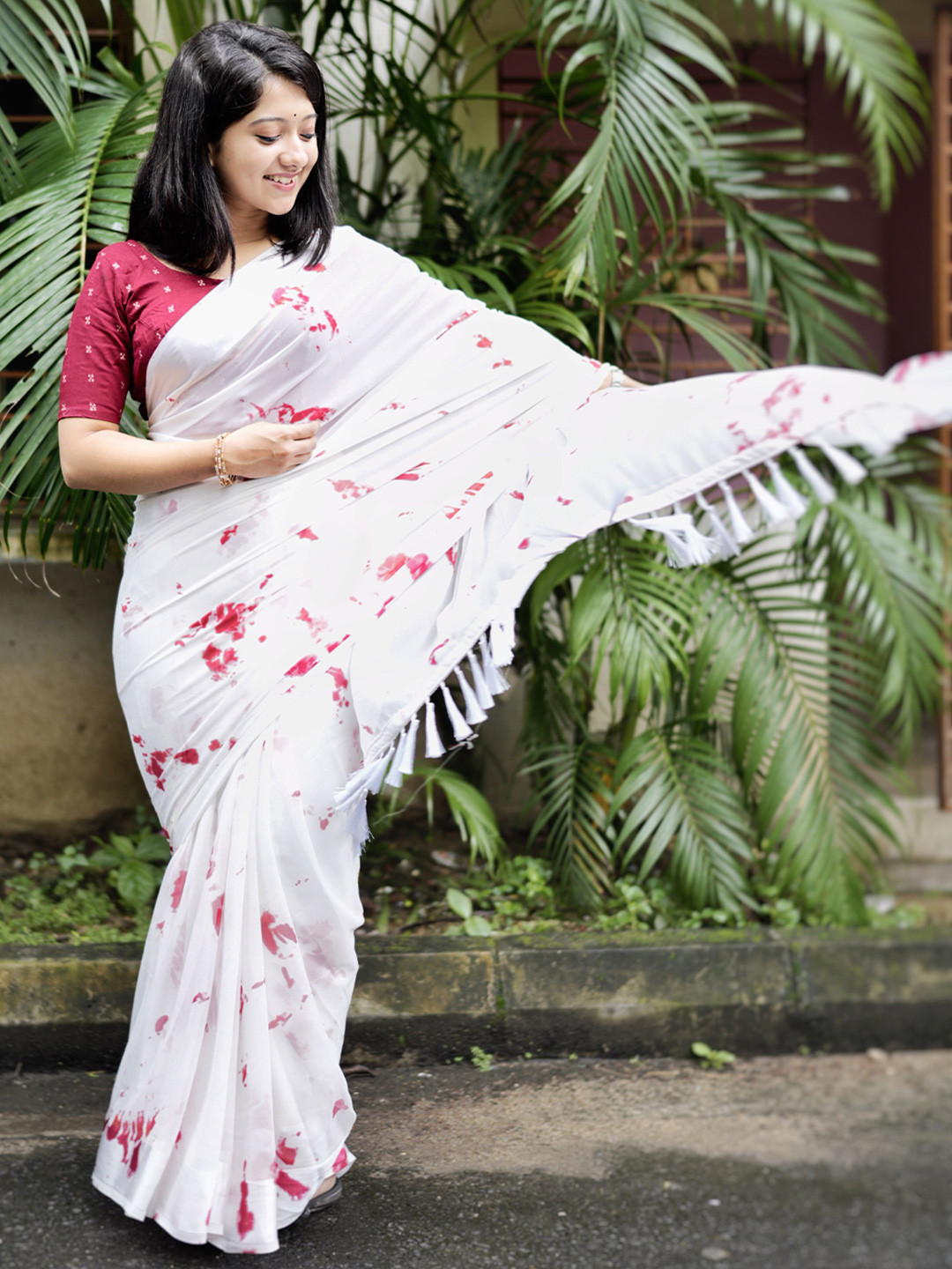 

Jinal & Jinal Tie and Dye Saree, White