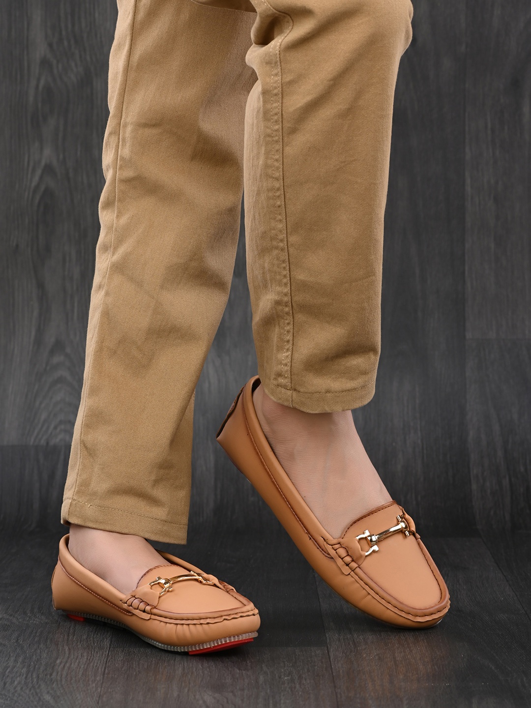 

Mast & Harbour Tan Brown Textured Round Toe Loafers