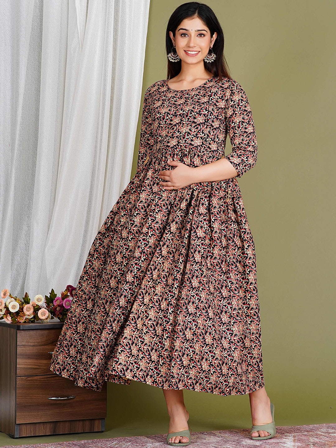 

Gujari Floral Round Neck Floral Maternity Anarkali Kurta, Brown