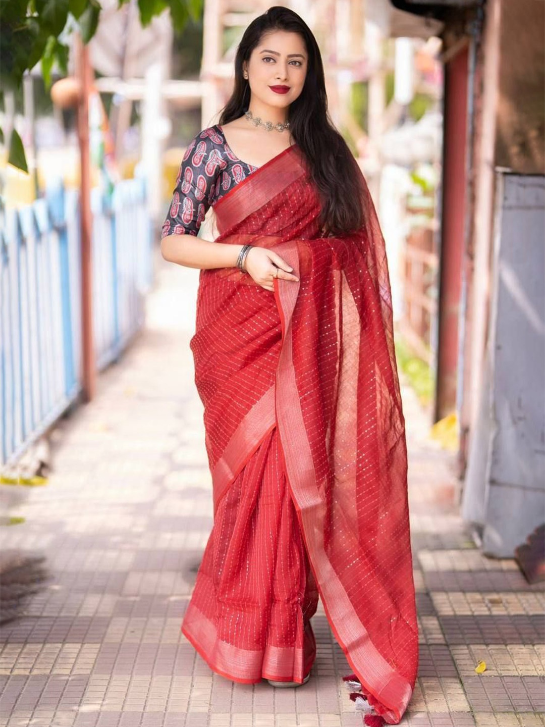 

Jinal & Jinal Striped Pure Cotton Saree, Red