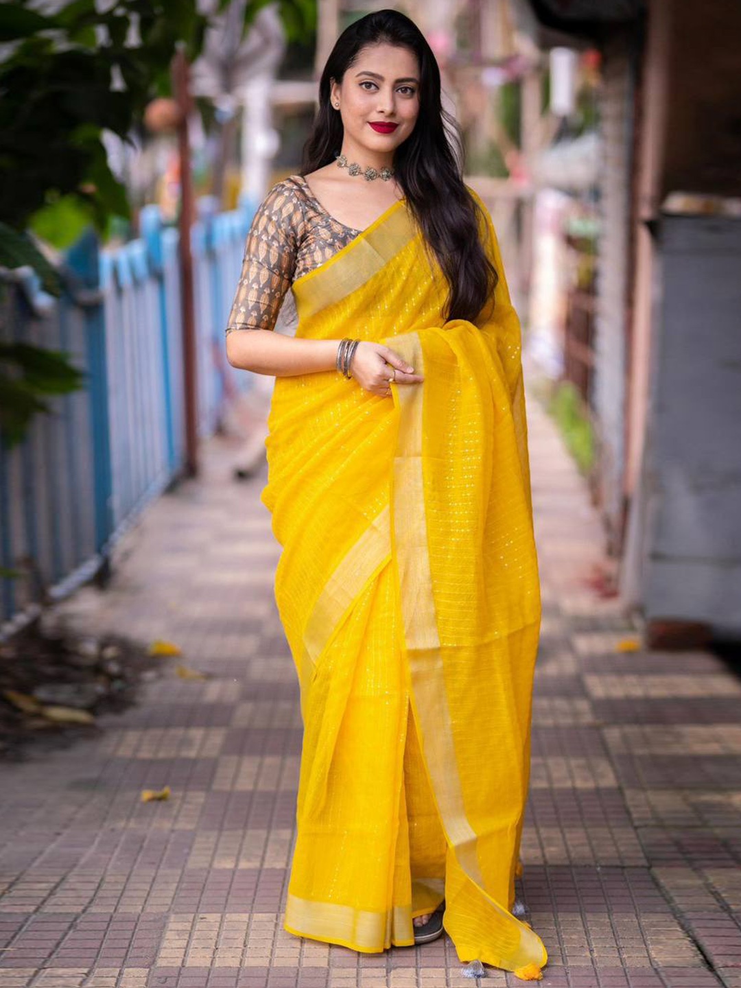 

Jinal & Jinal Striped Pure Cotton Saree, Yellow