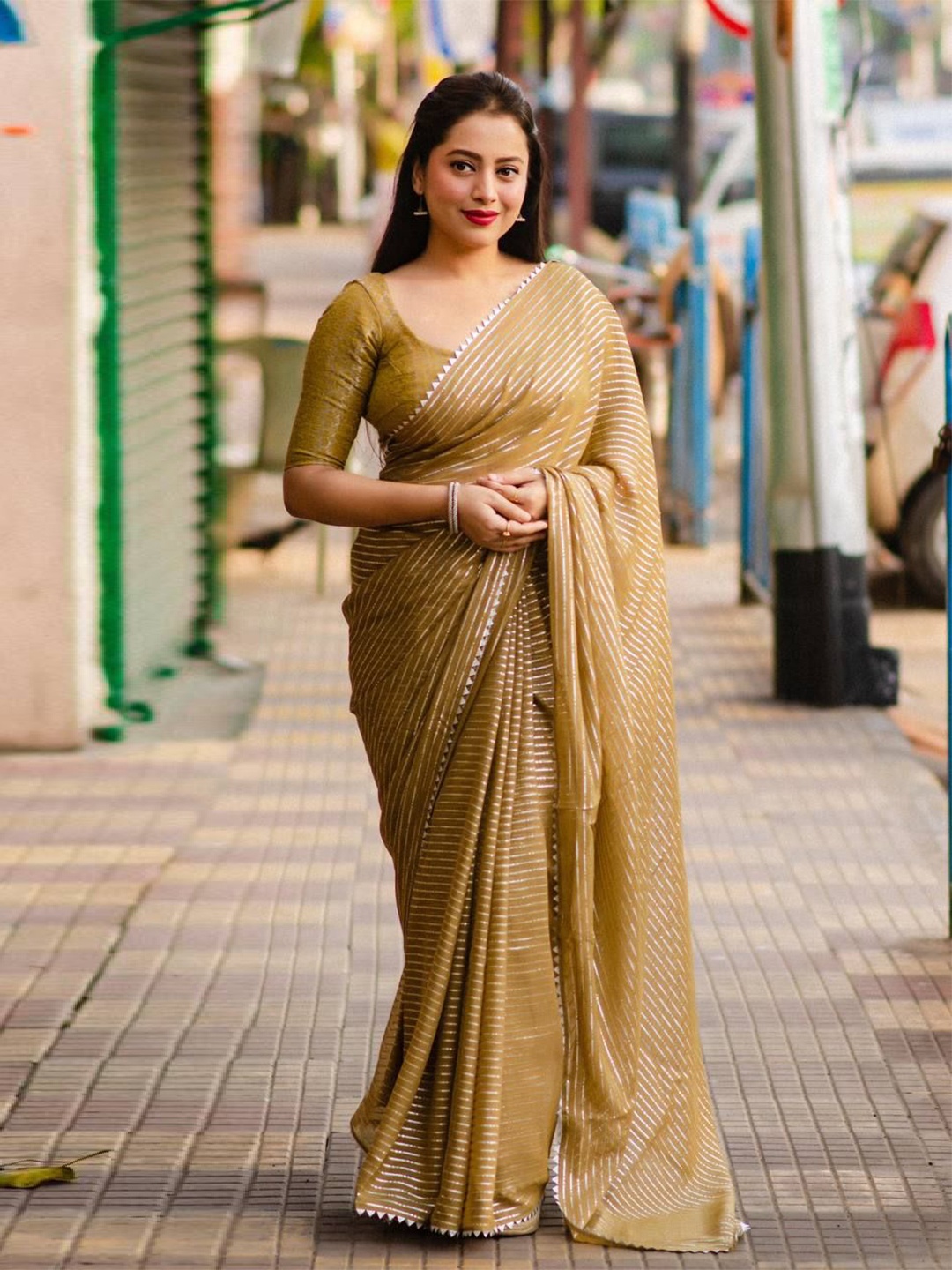 

Jinal & Jinal Striped Woven Design Saree, Olive