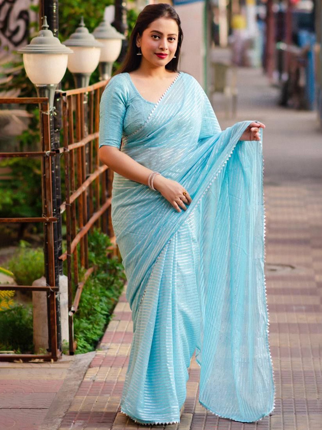 

Jinal & Jinal Striped Woven Design Saree, Blue
