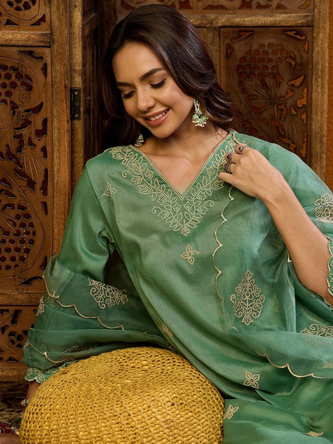 

KALINI Ethnic Motifs Embroidered Regular Thread Work Kurta with Palazzos & Dupatta, Green