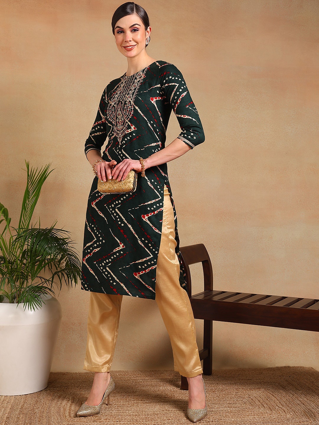 KALINI Yoke Design Round Neck Straight Kurta, Green