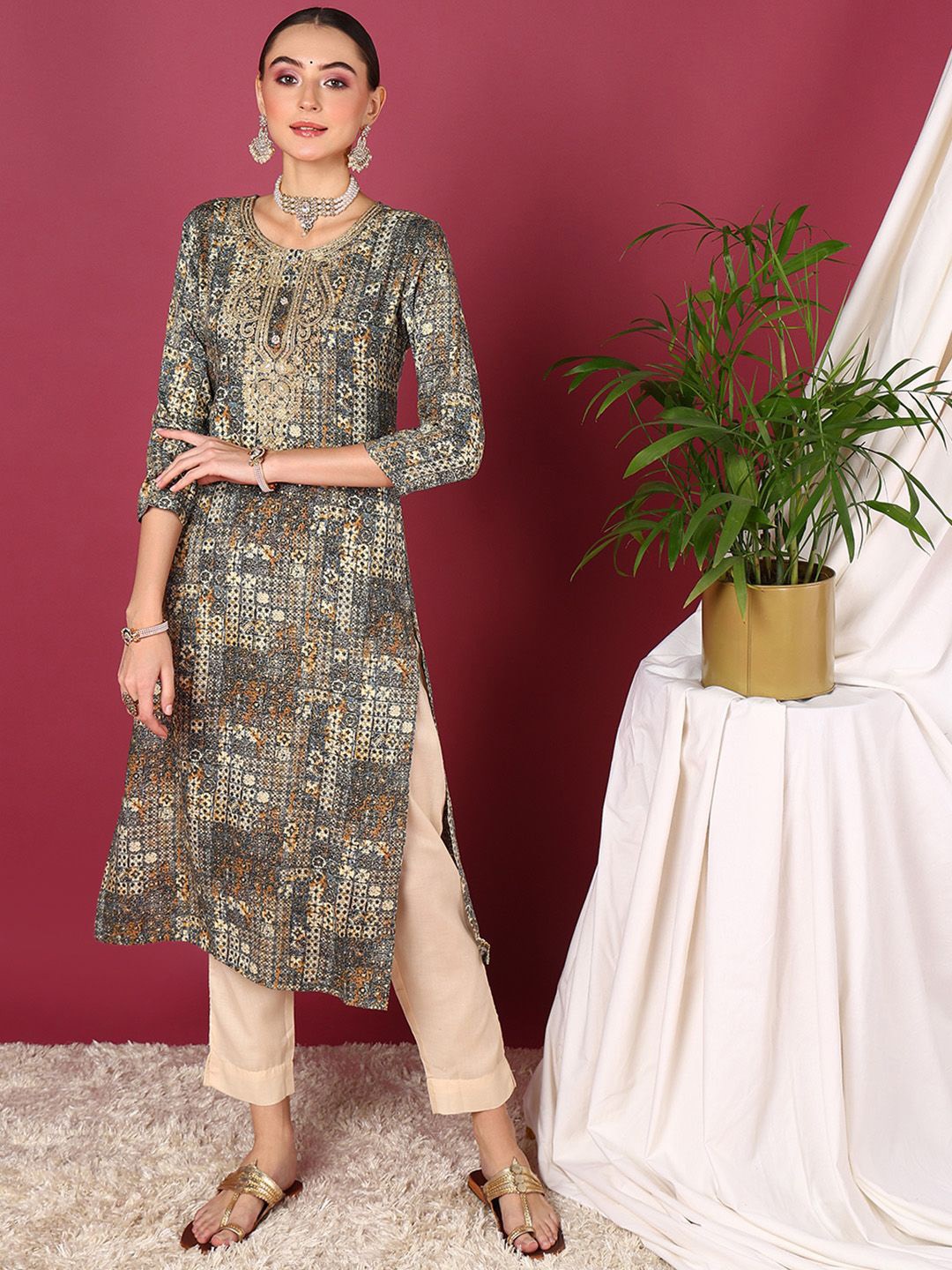 

KALINI Ethnic Motifs Printed Sequinned Thread Work Straight Kurta, Off white