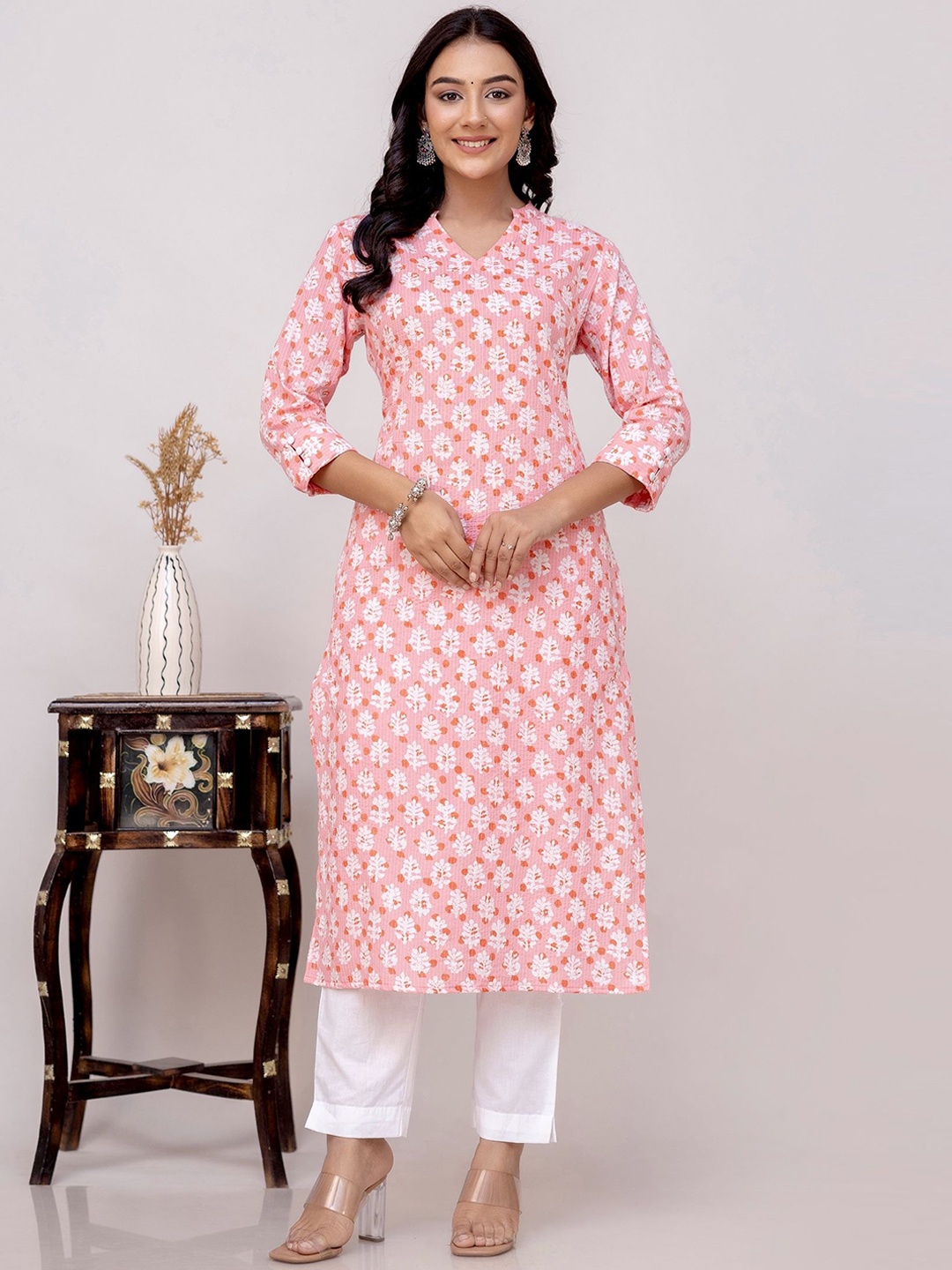 

Kohsh Floral Printed V-Neck Straight Kurta, Pink