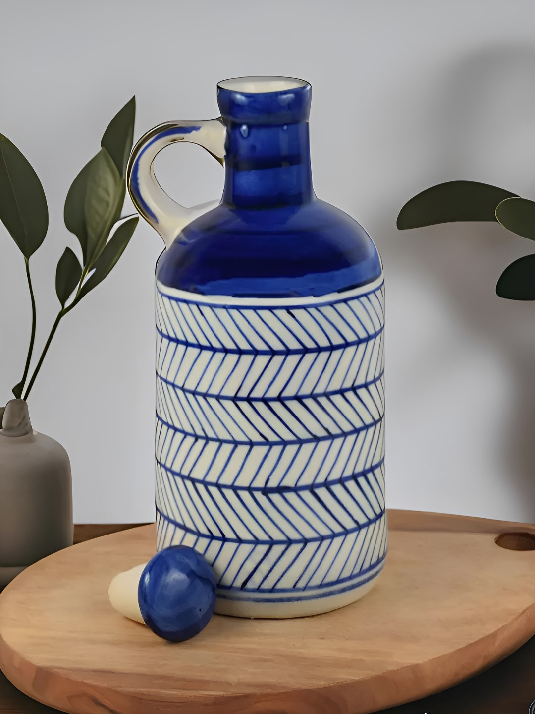 

Kaolinite Blue and White Ceramic Cooking Oil Dispenser Bottle 1L