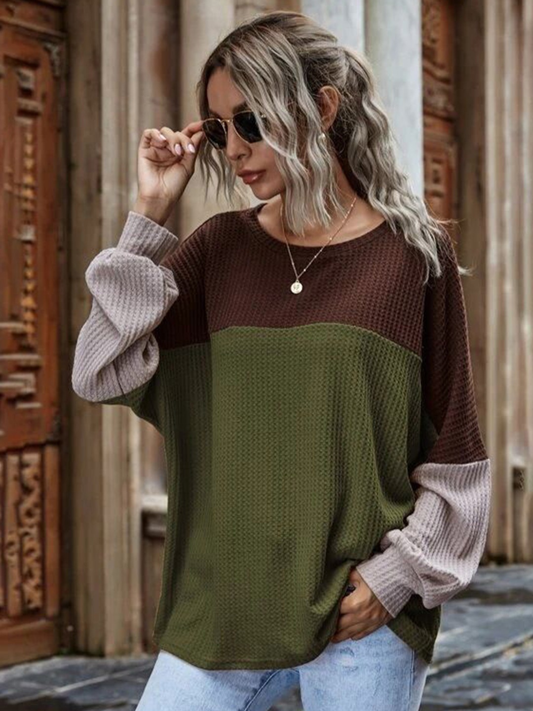 

StyleCast Round Neck Extended Sleeves Colourblocked Top, Green