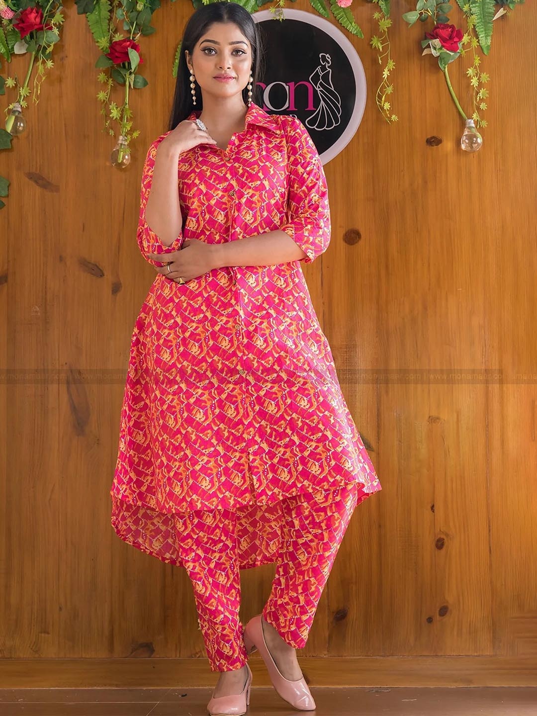 

MATTLOOK Floral Printed Shirt Collar A-Line Kurta with Trousers, Pink