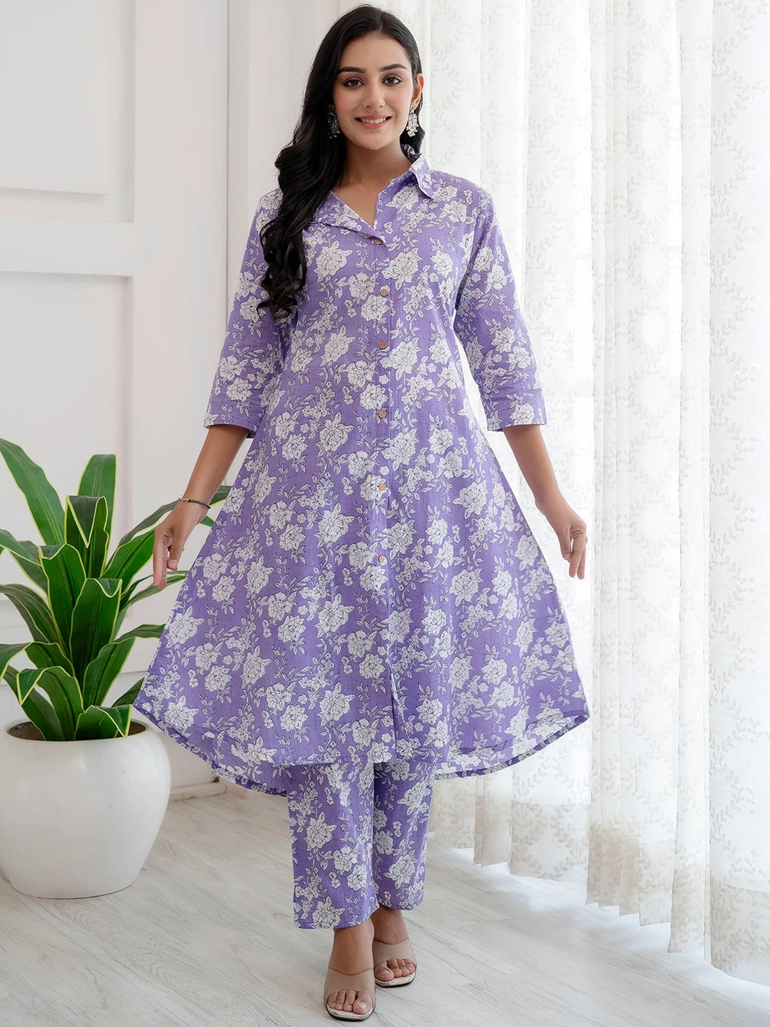 

MATTLOOK Floral Printed Shirt Collar A-Line Kurta with Trousers, Lavender