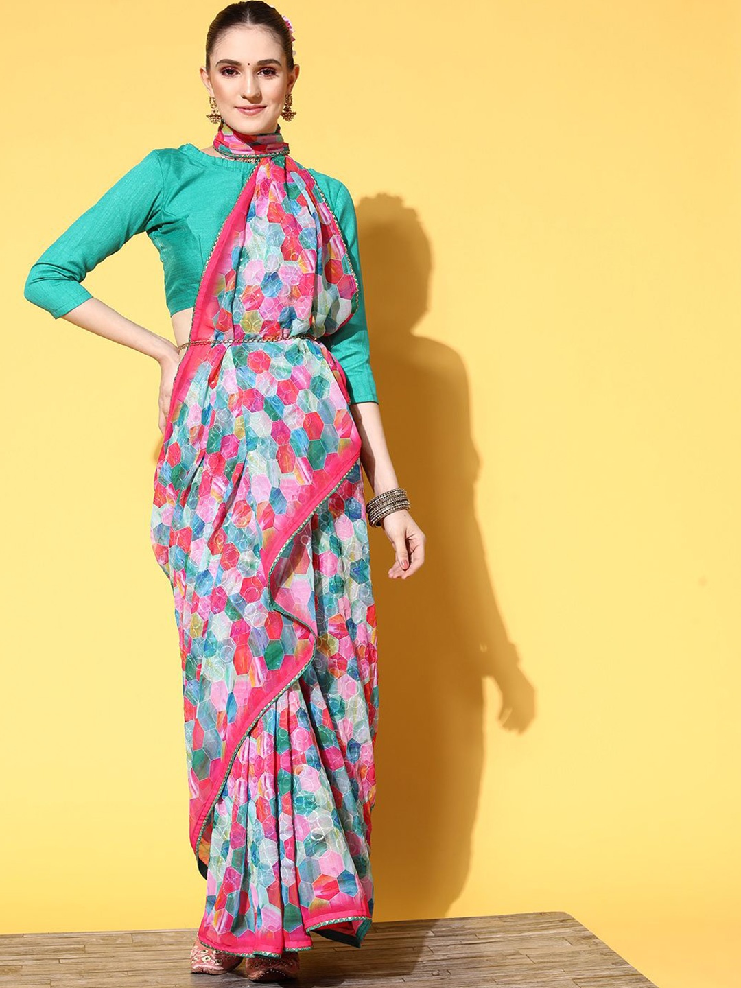 

Ishin Geometric printed Saree, Pink
