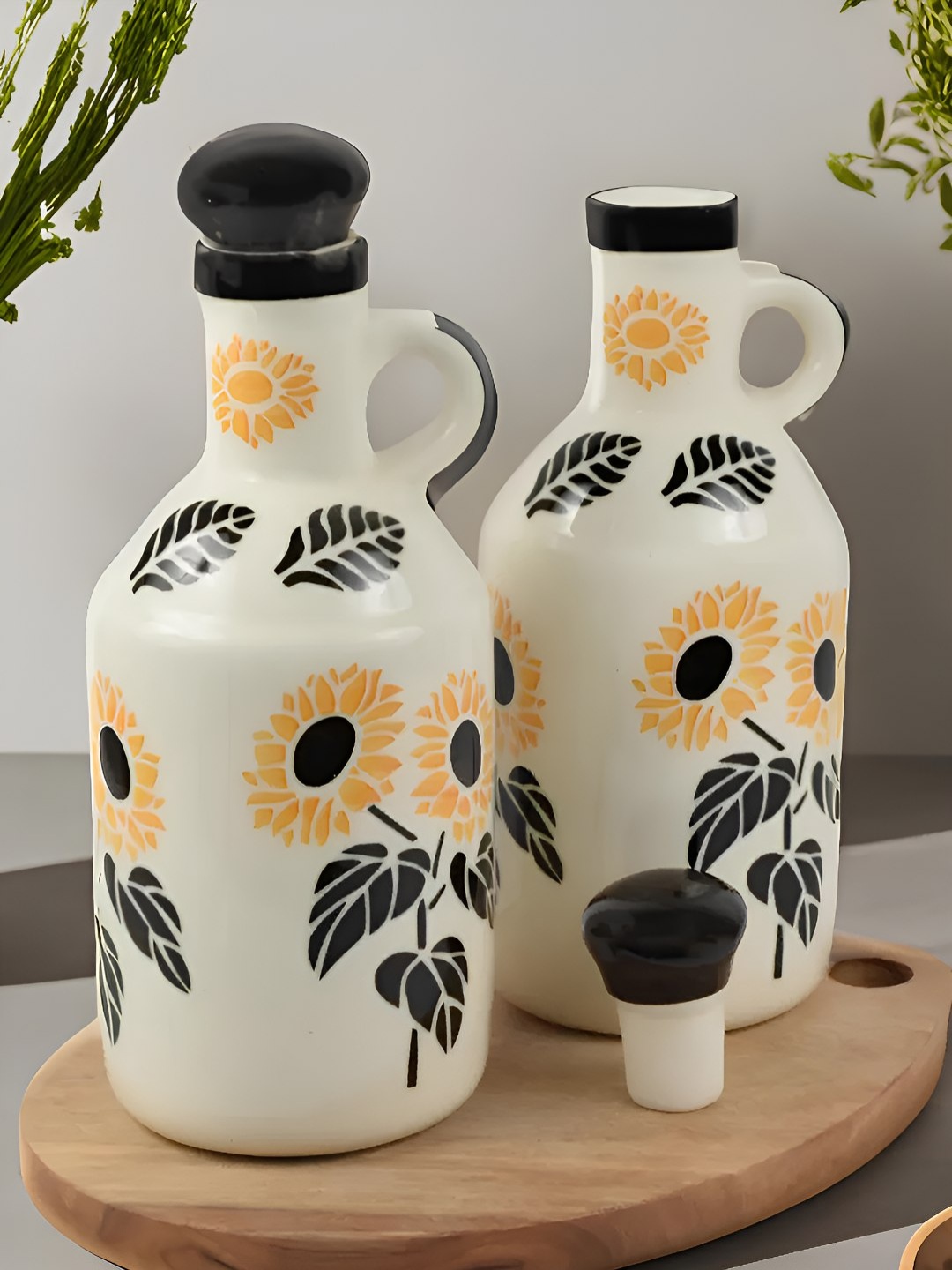 

Kaolinite Black & White 2 Pieces Printed Ceramic Oil Dispenser 1L each