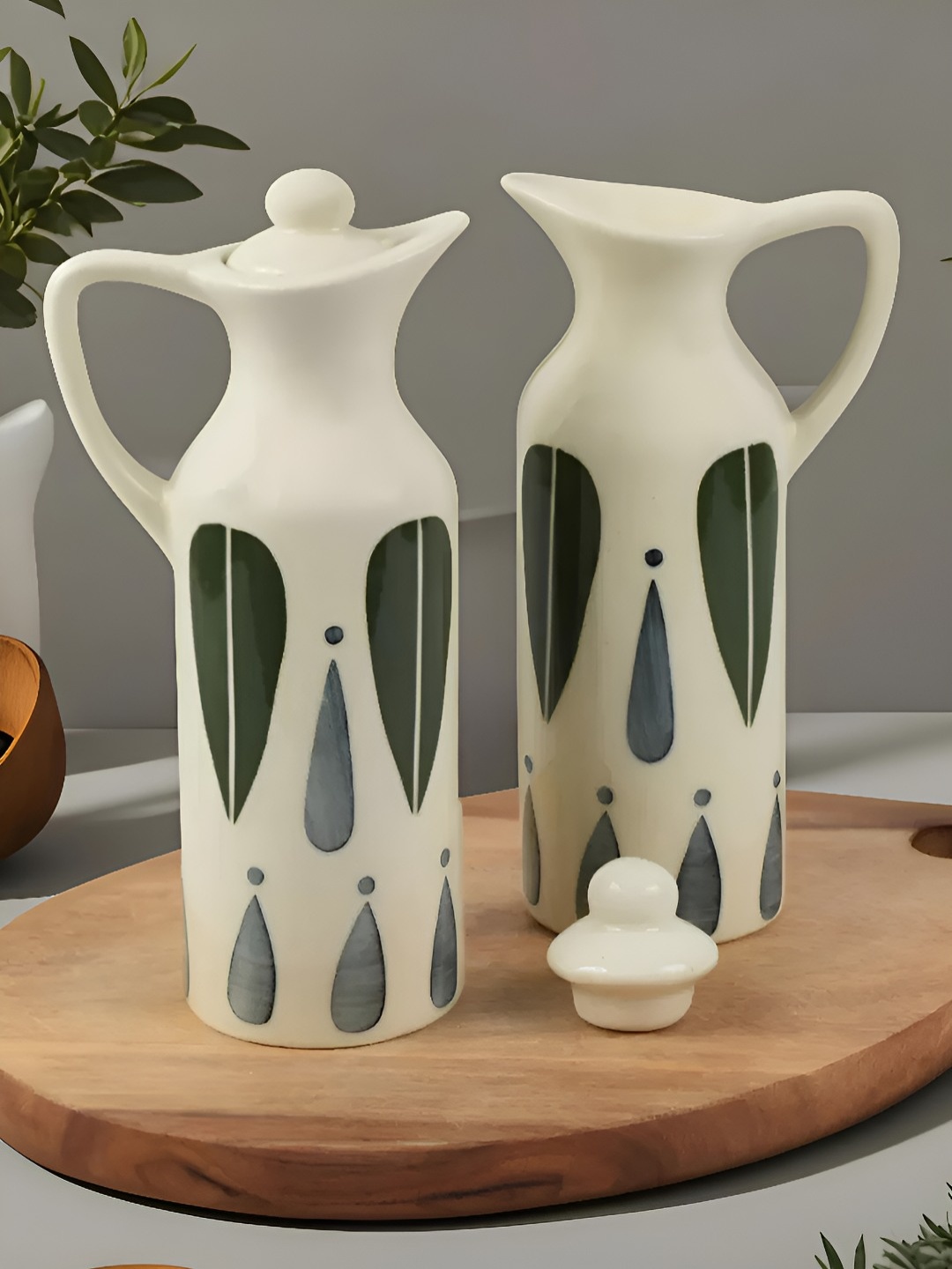 

Kaolinite Off-White and Green 2 Pieces Handmade Ceramic Cooking Oil Dispenser Bottle 500ml