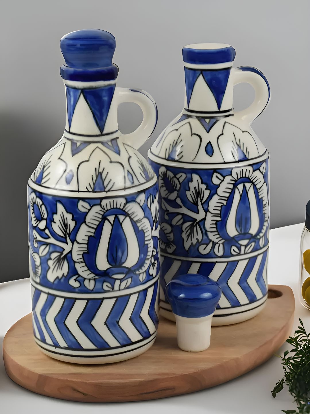 

Kaolinite Blue & White 2 Pieces Printed Ceramic Oil Dispenser 1L each