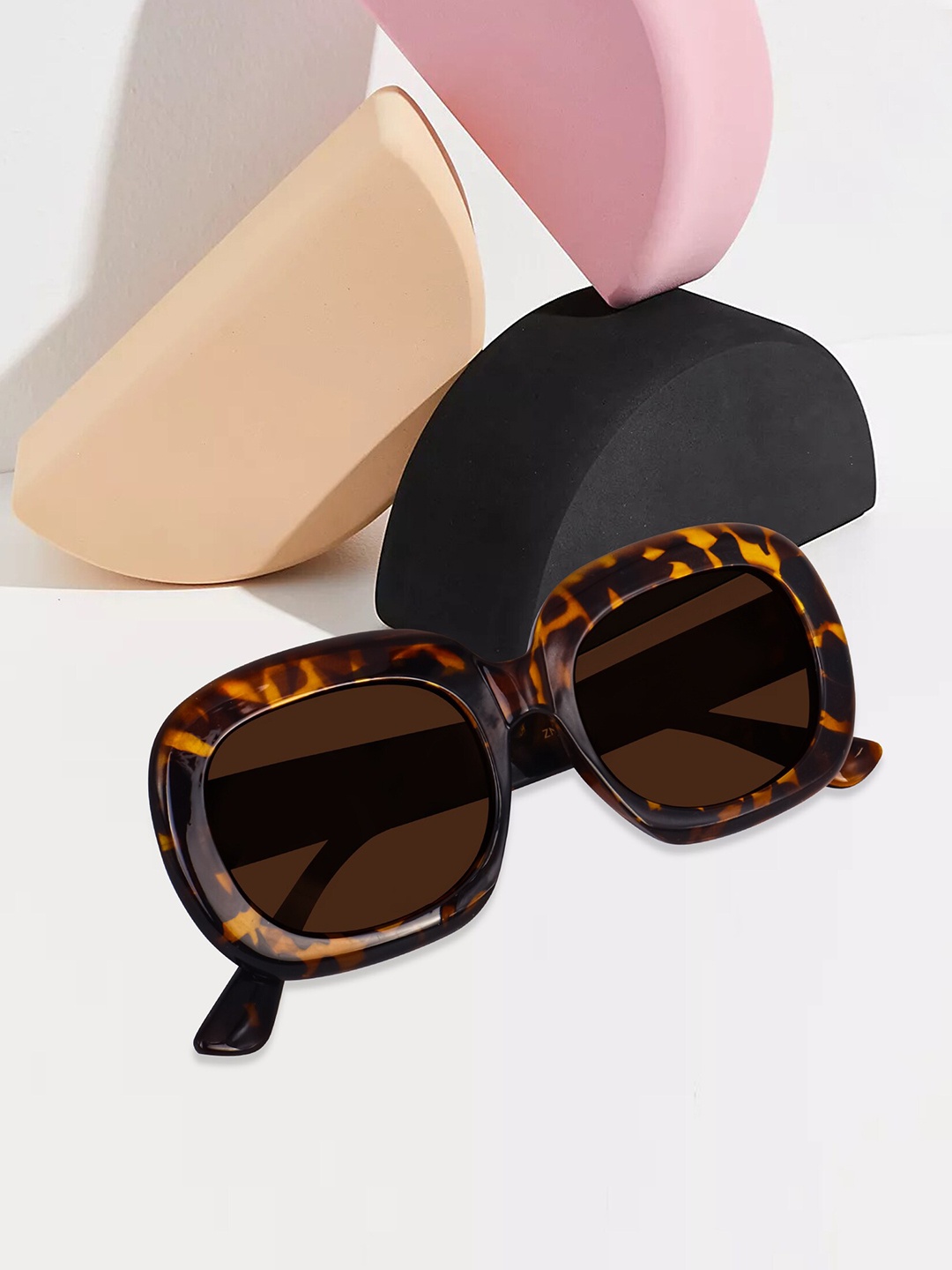 

Peter Jones Eyewear Unisex Oversized Sunglasses with Polarised Lens 3364DA, Brown