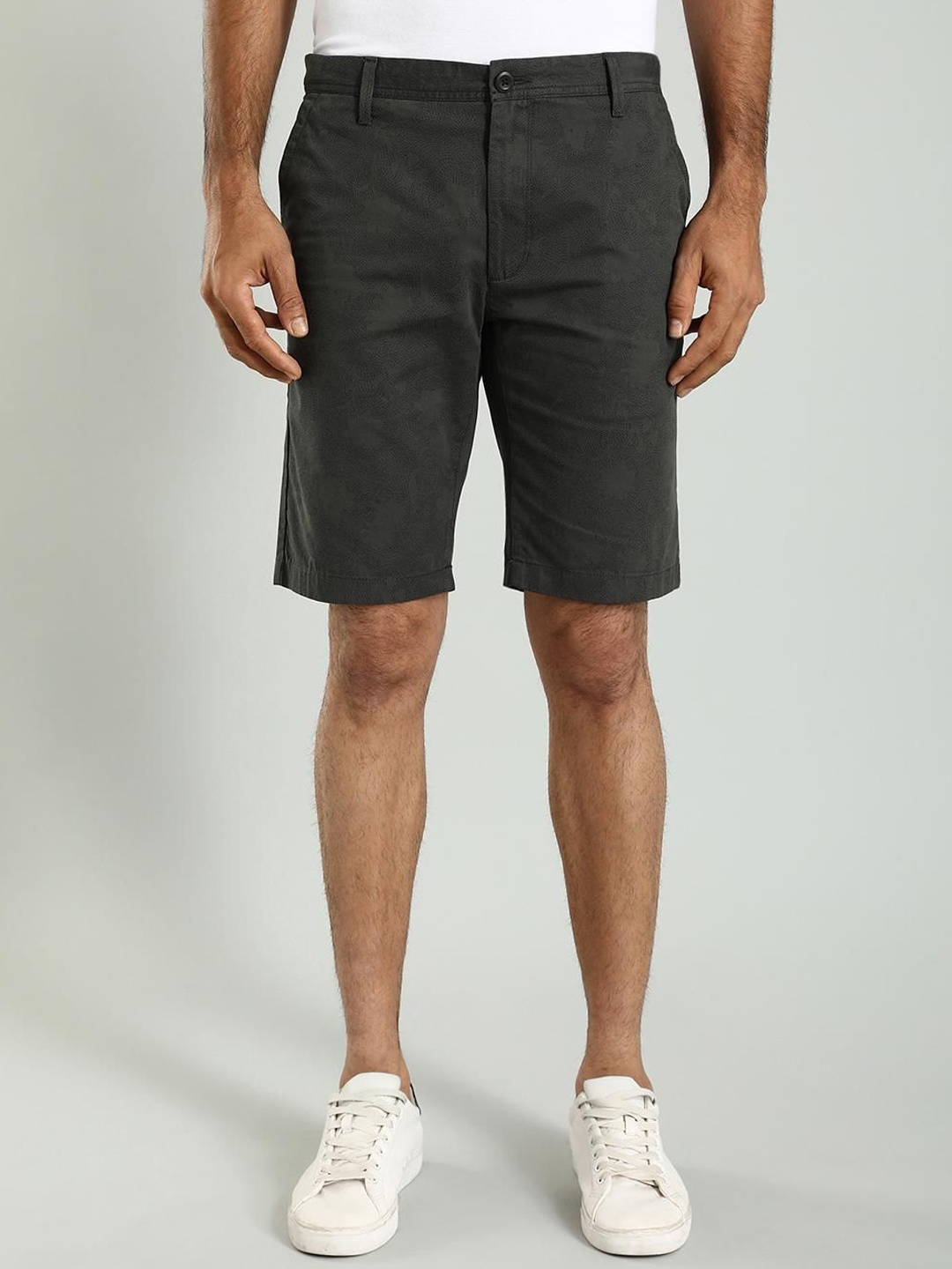 

Indian Terrain Men Slim Fit Mid-Rise Casual Cotton Shorts, Black