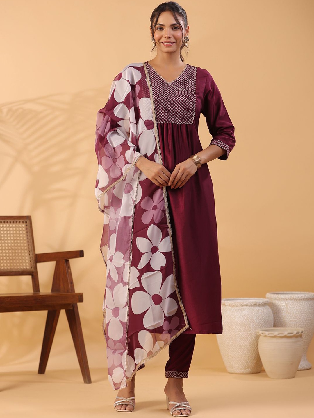 

AURIELLA Checked A-Line Kurta With Trousers & Dupatta, Maroon