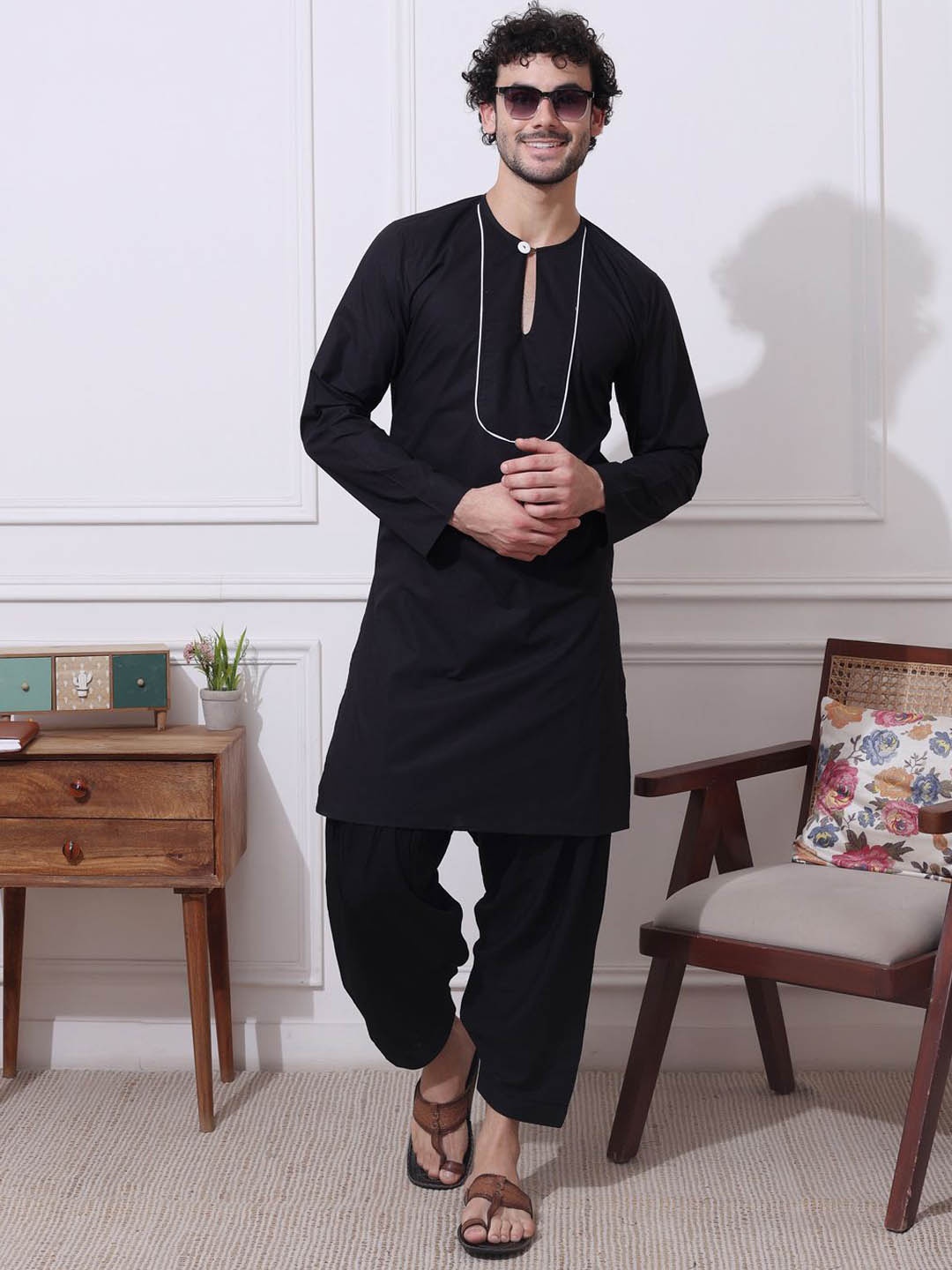 

MIDAV Yoke Design Notched Neck Cotton Straight Kurta, Black