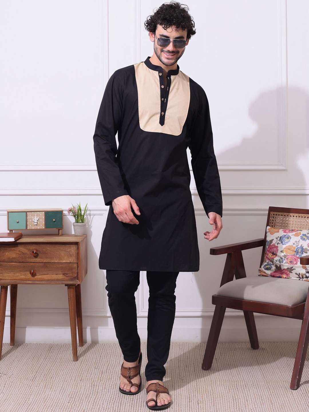 

MIDAV Colourblocked Mandarin Collar Straight Cotton Kurta, Black