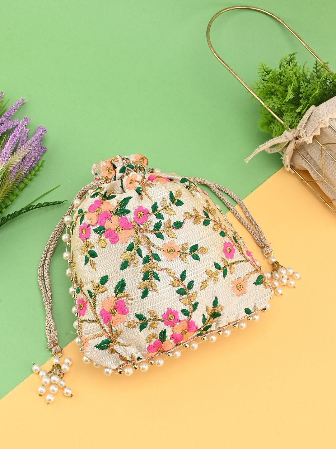 

DRASTR Embroidered Wrist Loop Potli, Off white