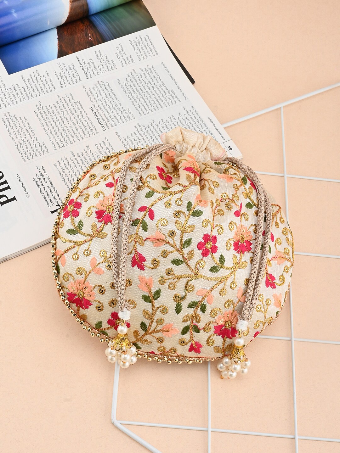 

DRASTR Embellished Embroidered Potli Bag Clutch, White