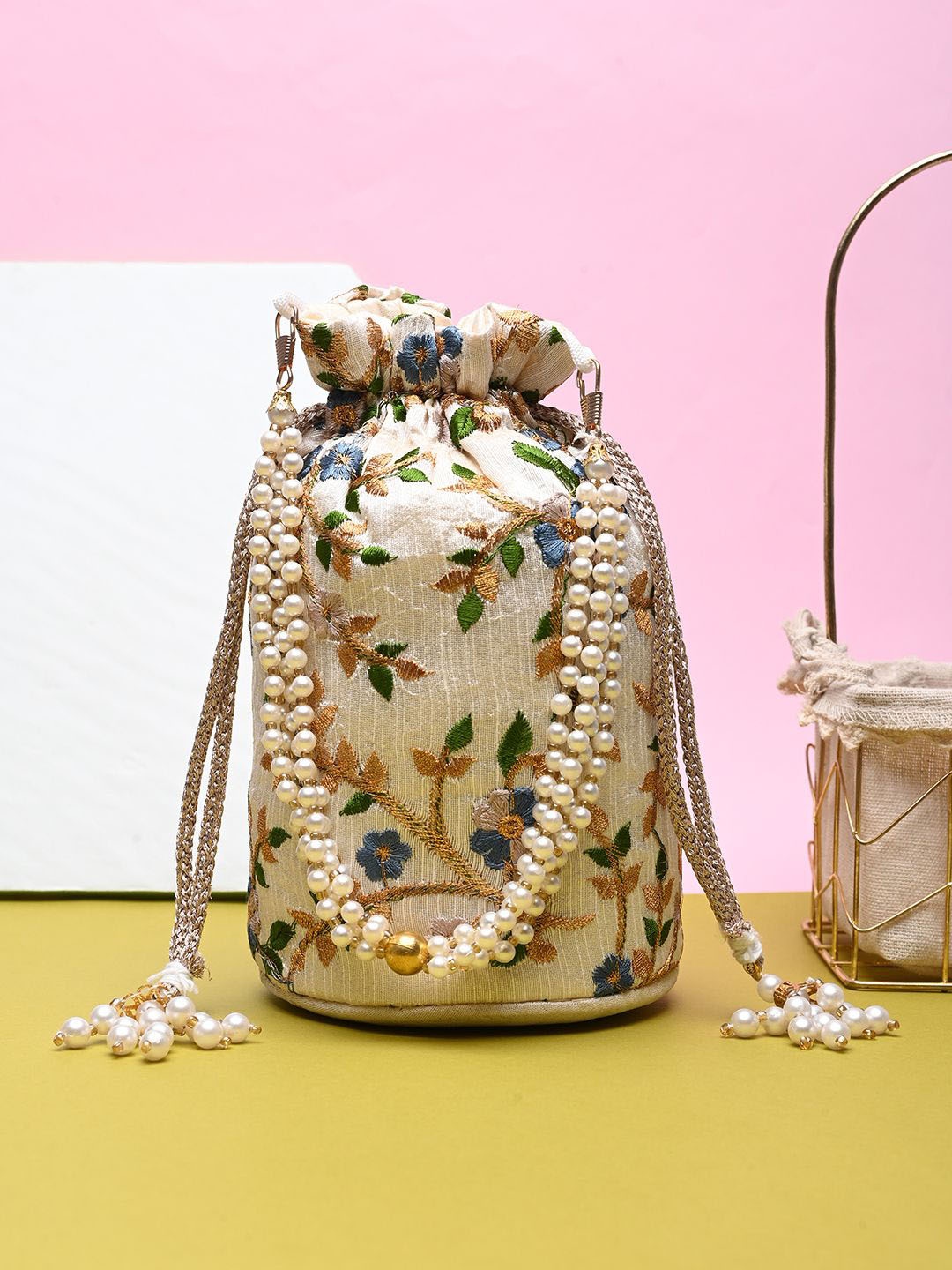 

DRASTR Embroidered Wrist Loop Potli, Off white