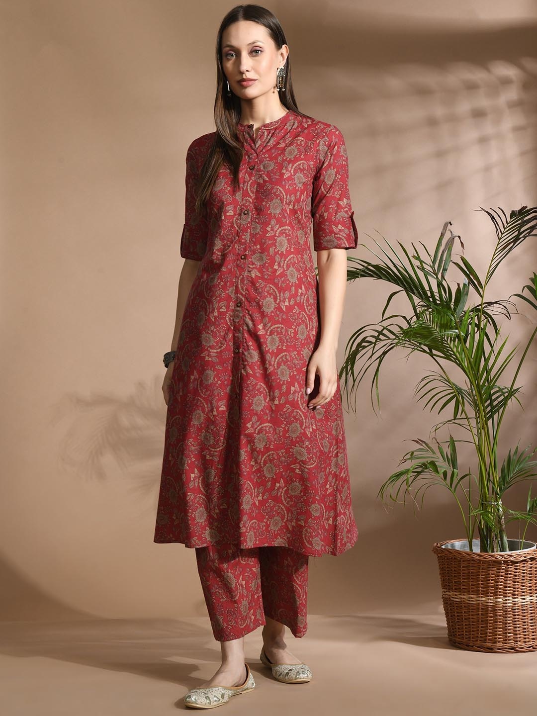 

KALINI Floral Printed Regular Pure Cotton Kurta with Pyjamas, Maroon