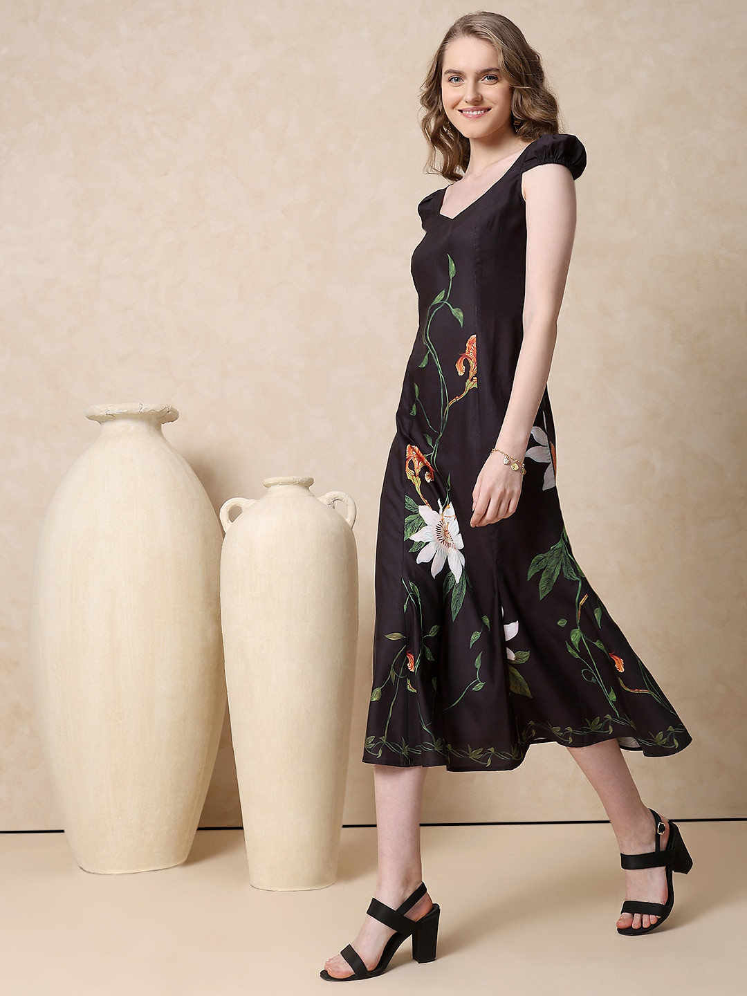 

MISH Floral Print Sweetheart Neck Cap Sleeves A-Line Midi Dress, Black