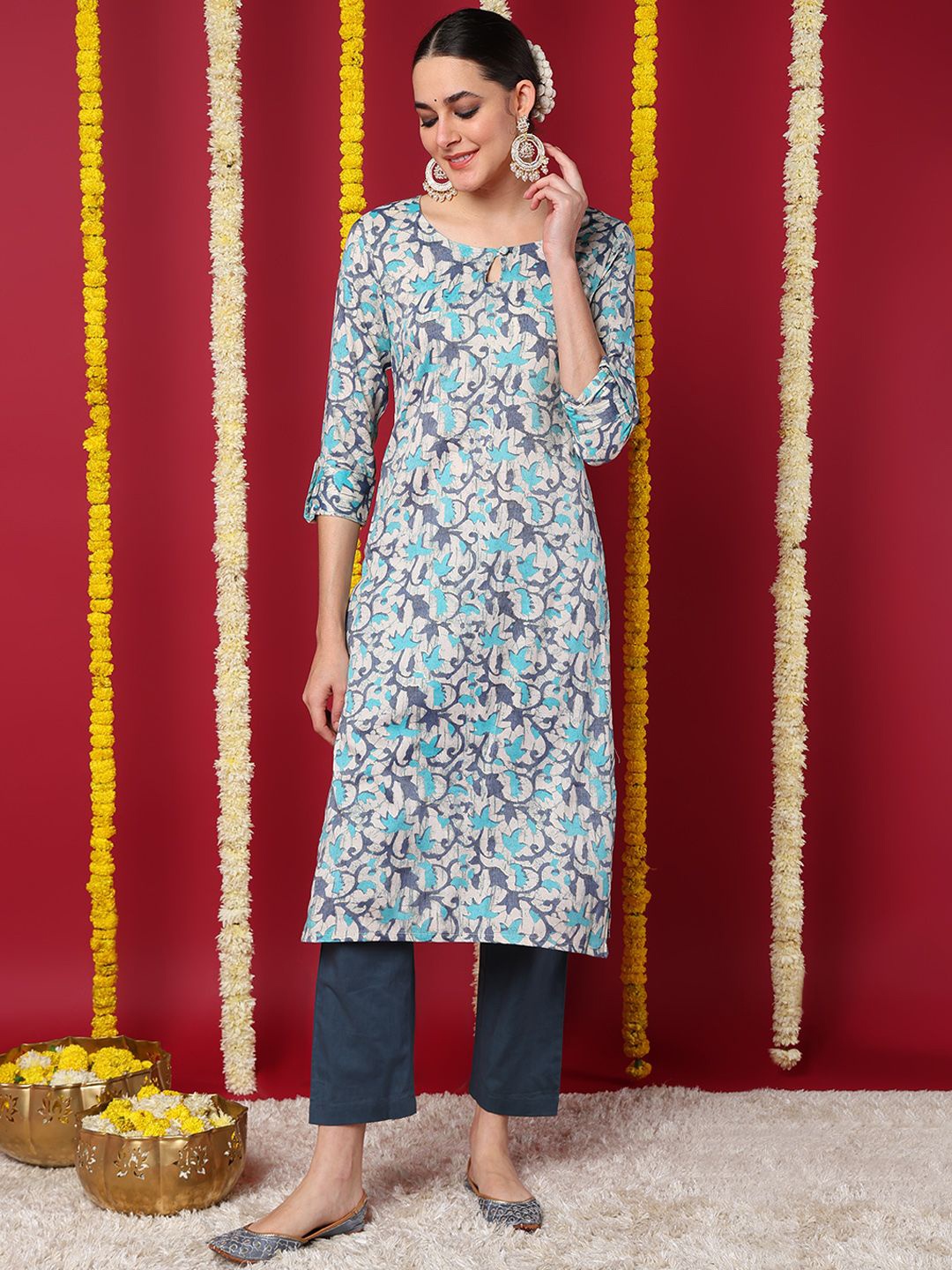 

KALINI Floral Printed Keyhole Neck Straight Kurta, Off white