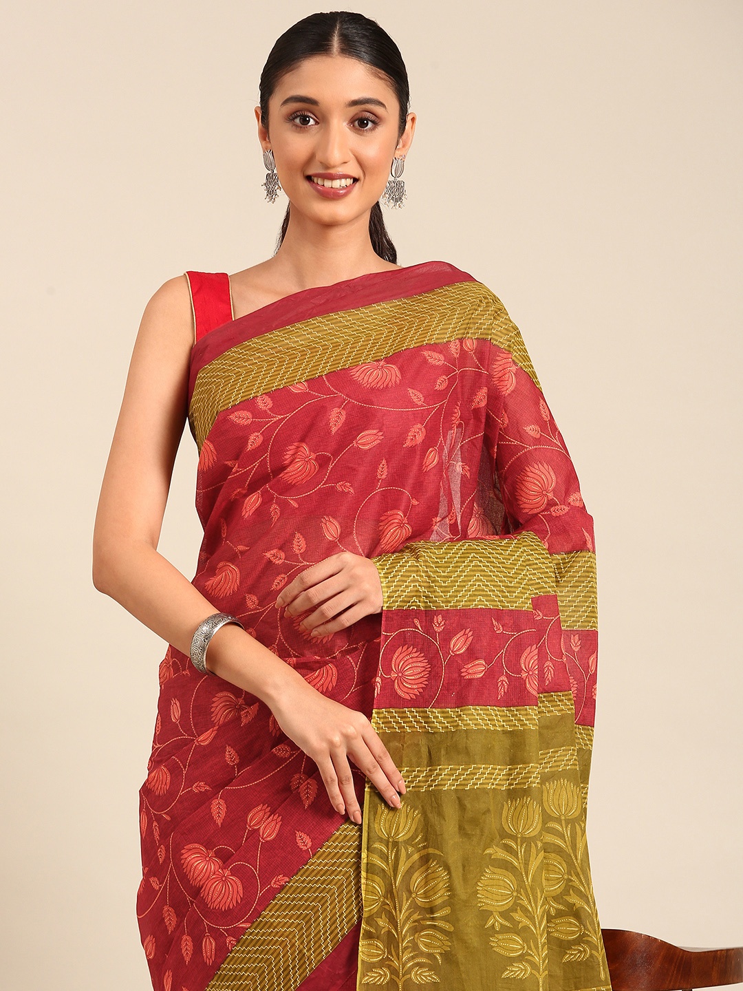 

SHANVIKA Floral Printed Pure Cotton Saree, Maroon