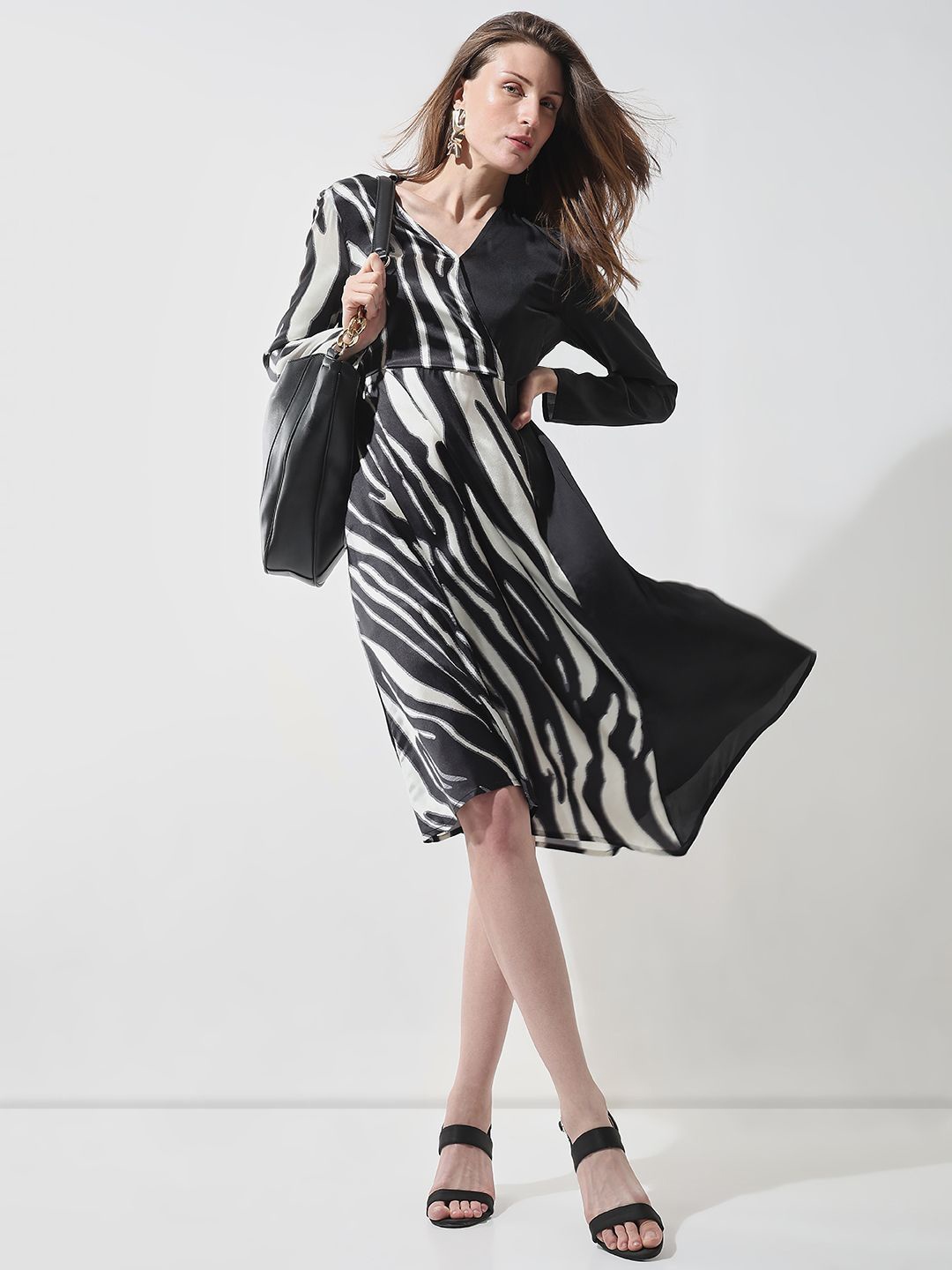 

Vero Moda Women Animal Printed V-Neck Long Sleeves A-Line Dress, Black