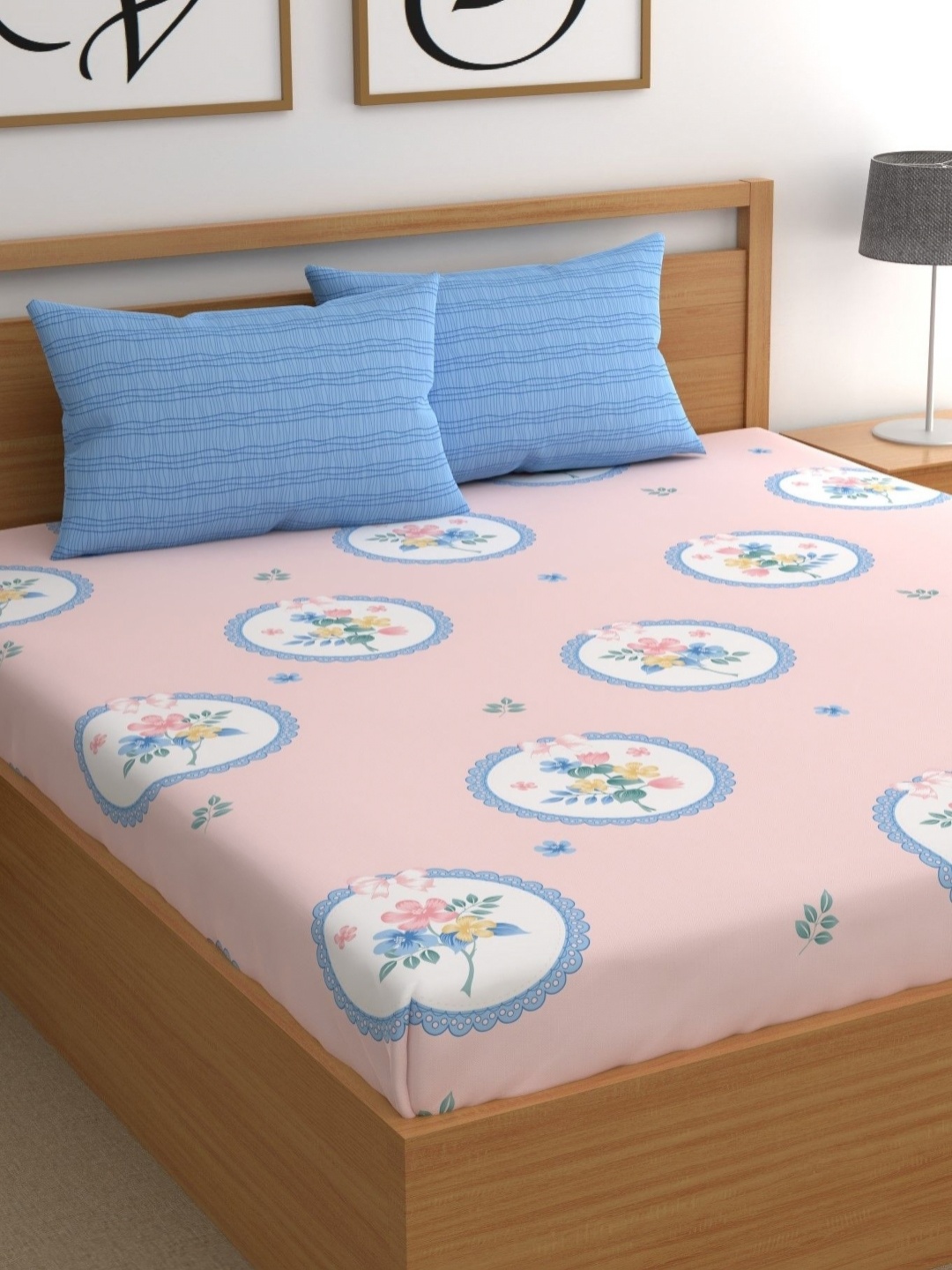 

CHHAVI INDIA Pink & White Floral 210 TC Microfiber King Bedsheet with 2 Pillow Covers