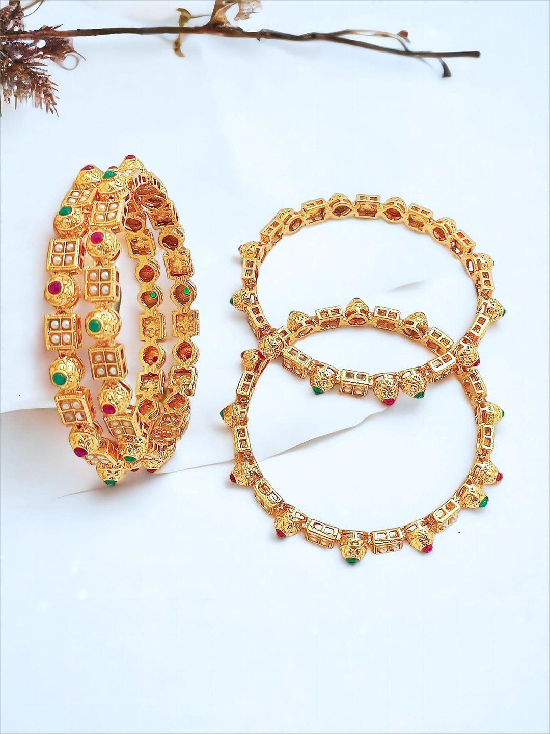 

FEMMIBELLA Set Of 4 Gold-Plated Stone Studded Bangles