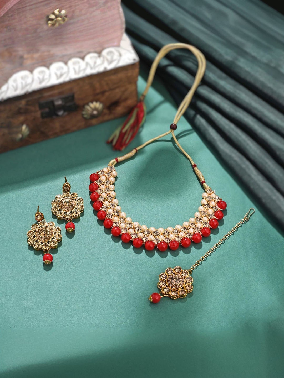 

Yellow Chimes Gold-plated Kundan Studded & Beaded Jewellery Set