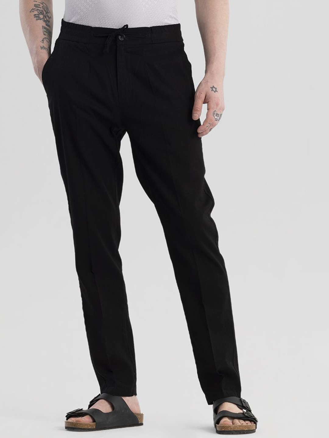 

Snitch Black Classic Slim Fit Mid-Rise Cotton Pleated Trousers