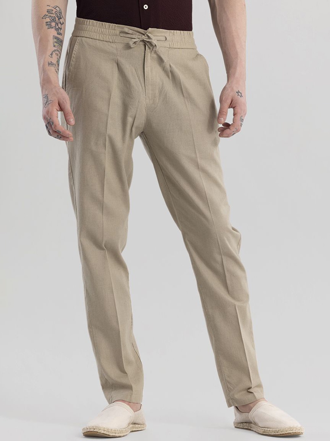 

Snitch Beige Classic Slim Fit Mid-Rise Cotton Pleated Trousers