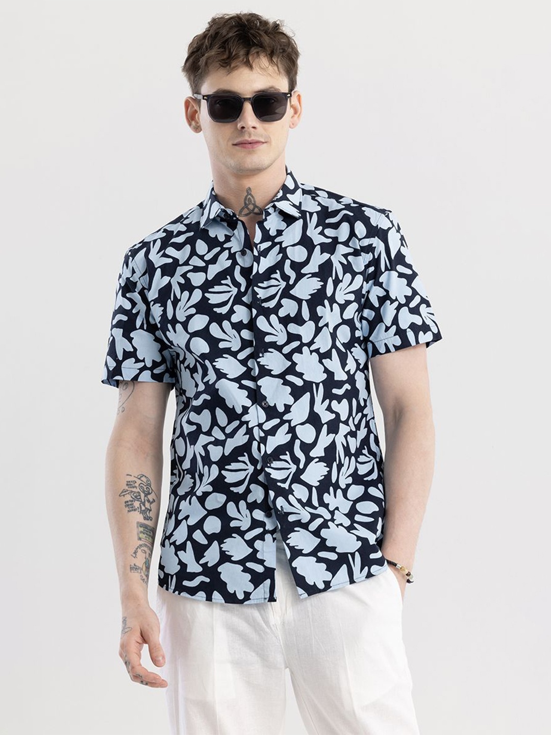 

Snitch Black & Blue Printed Classic Slim Fit Cotton Casual Shirt