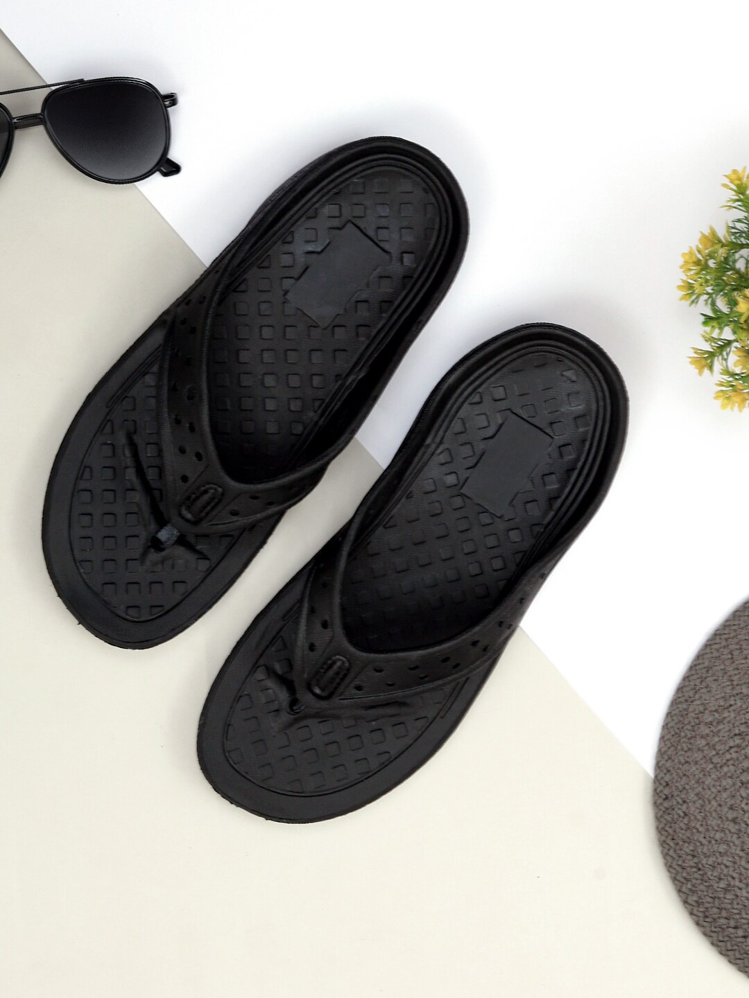 

The Roadster Lifestyle Co. Men Room Slippers, Black
