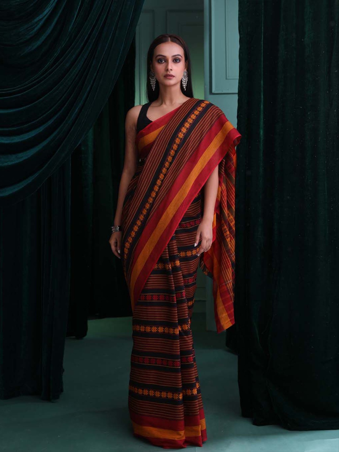 

Indethnic Striped Pure Cotton Taant Saree, Navy blue