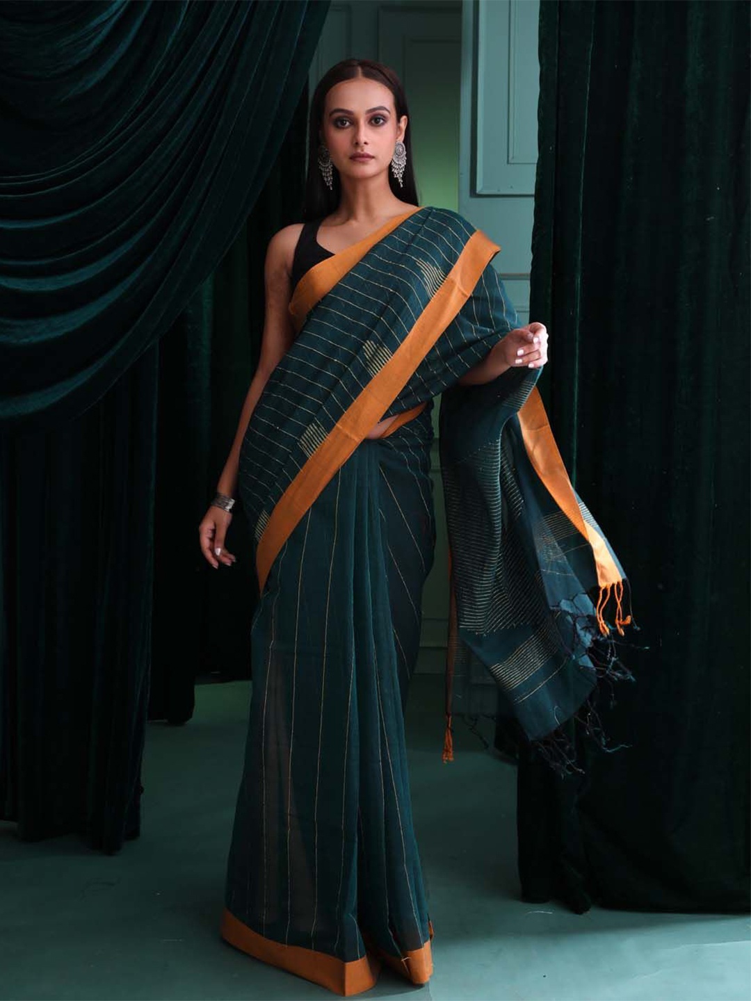 

Indethnic Striped Pure Cotton Jamdani Saree, Green