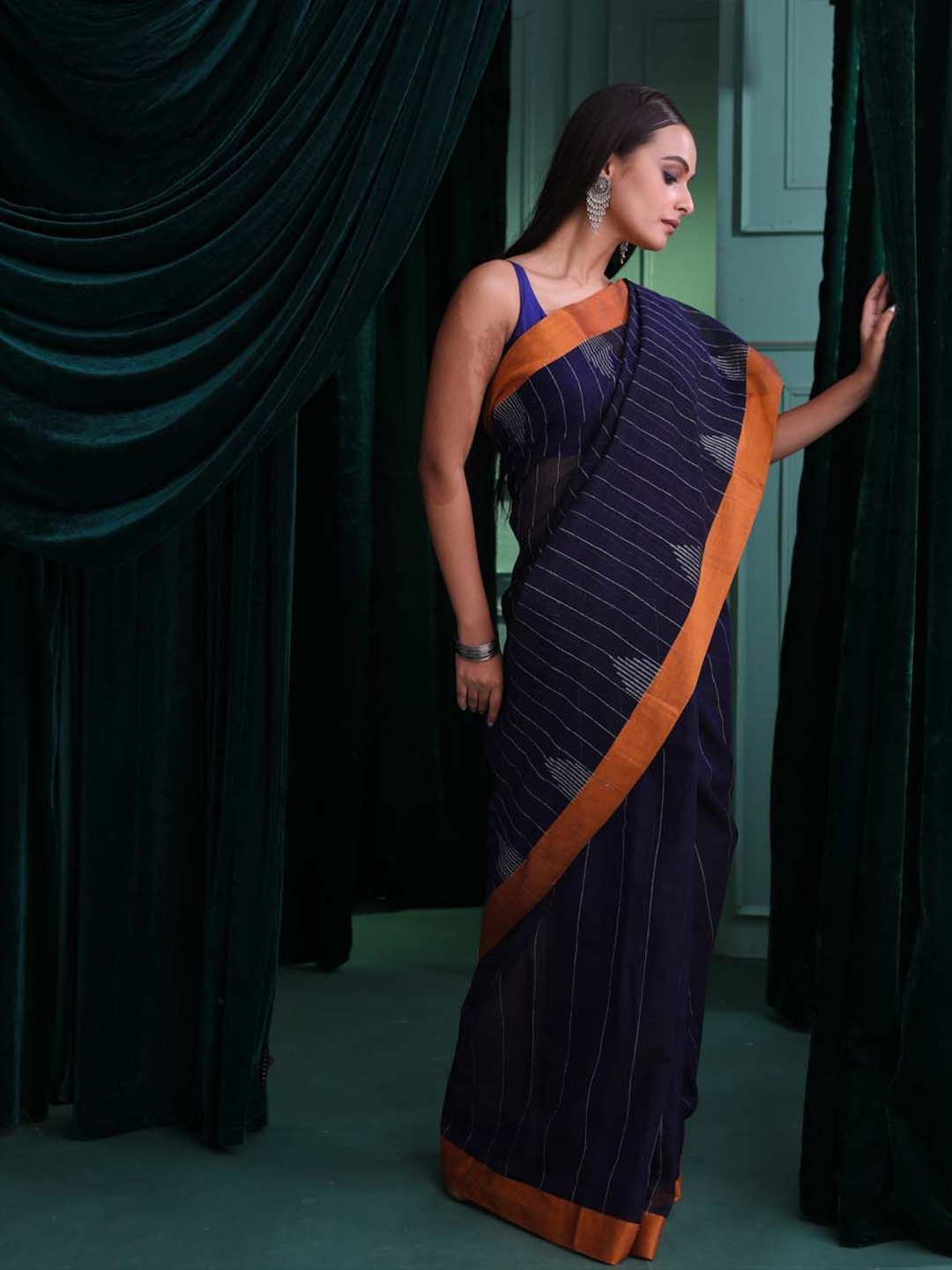 

Indethnic Woven Design Pure Cotton Jamdani Saree, Navy blue
