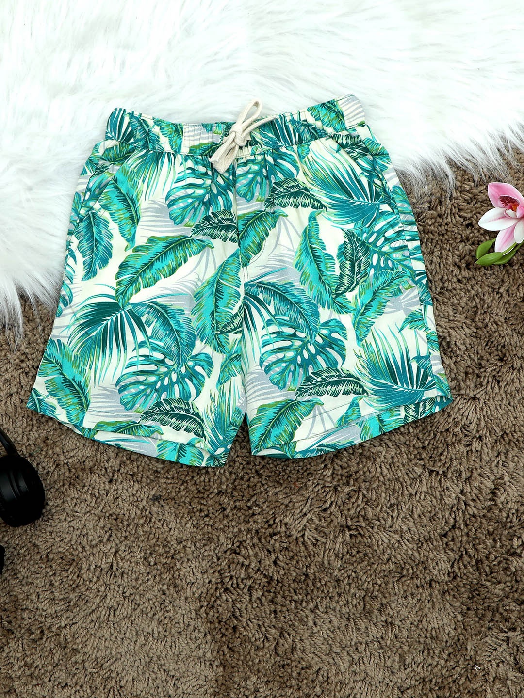 

The Lion and The Fish Boys Tropical Printed Relaxed Fit Mid-Rise Regular Casual Shorts, White