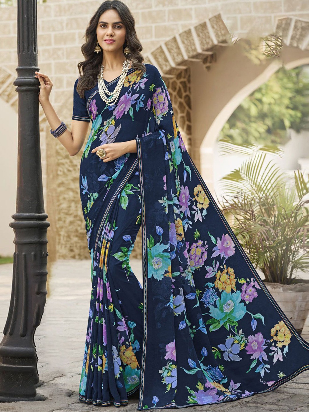 

Laxmipati Floral Embroidered Saree With Blouse Piece, Navy blue